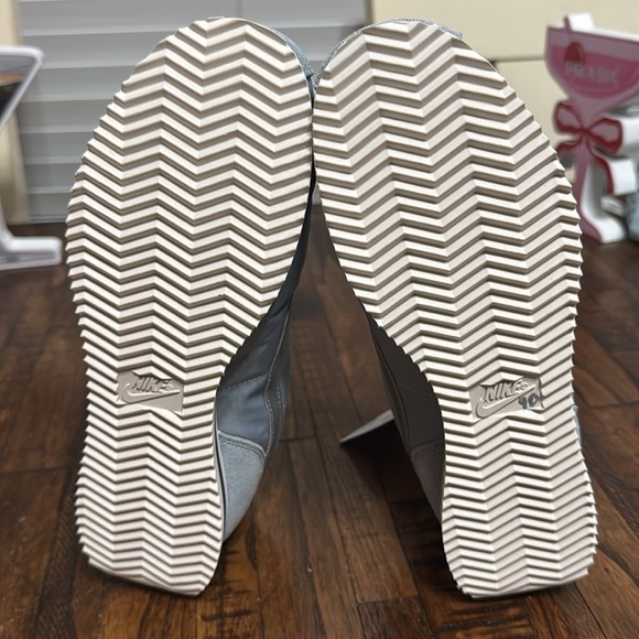 Nike Cortez Sneakers Shoes NWT Sustainable Textile Gray Pumice swoosh silver 8.5 - Picture 12 of 16